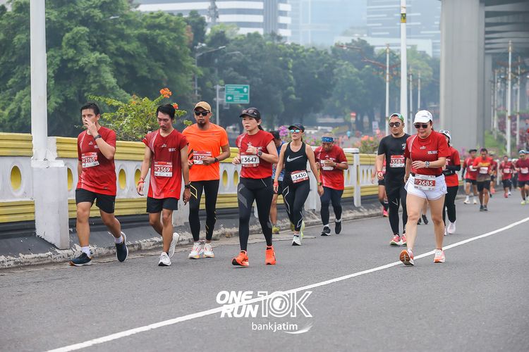 Race photo from ONE RUN 10 K
