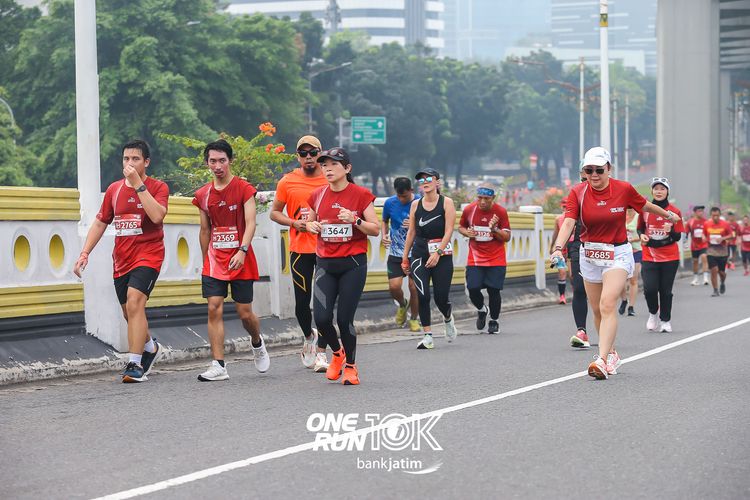 Race photo from ONE RUN 10 K