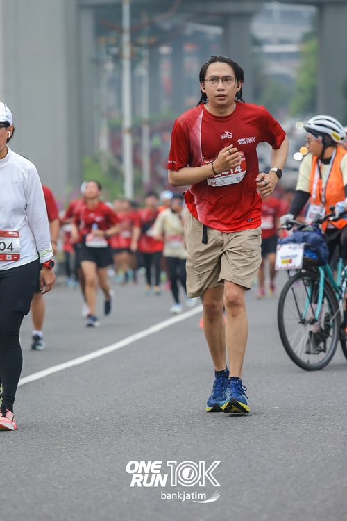Race photo from ONE RUN 10 K