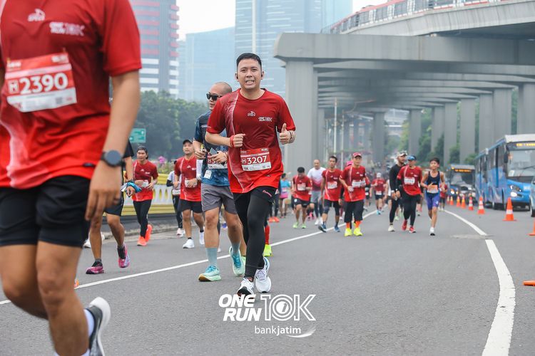 Race photo from ONE RUN 10 K
