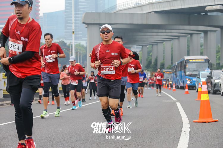 Race photo from ONE RUN 10 K