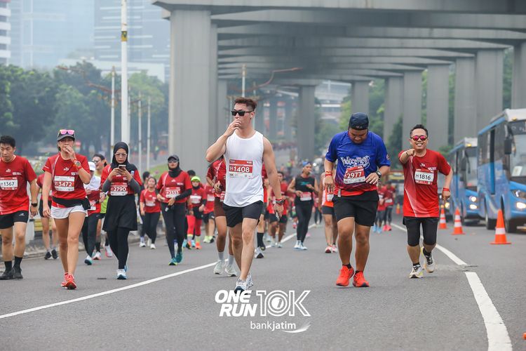 Race photo from ONE RUN 10 K