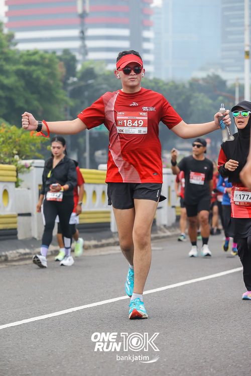 Race photo from ONE RUN 10 K