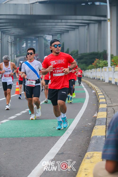 Race photo from ONE RUN 10K 2025