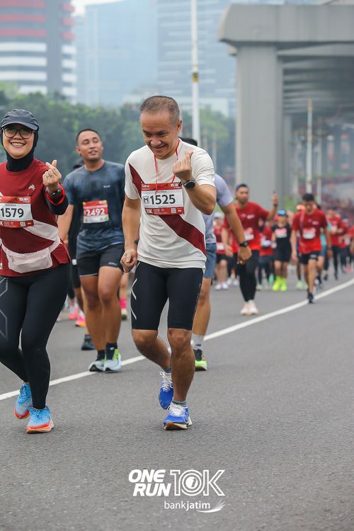 Race photo from ONE RUN 10 K
