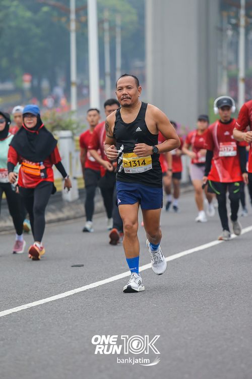 Race photo from ONE RUN 10 K
