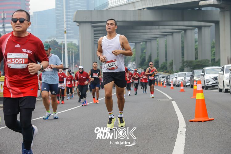 Race photo from ONE RUN 10 K