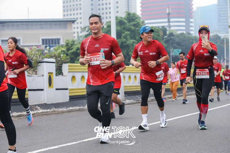 Race photo from ONE RUN 10 K