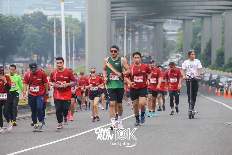 Race photo from ONE RUN 10 K