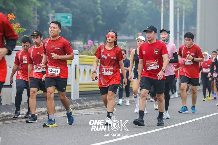 Race photo from ONE RUN 10 K