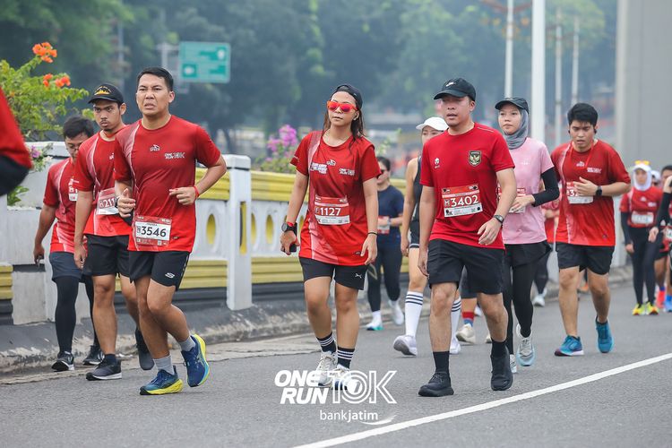 Race photo from ONE RUN 10 K