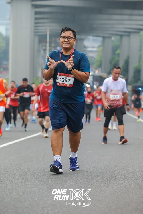 Race photo from ONE RUN 10 K