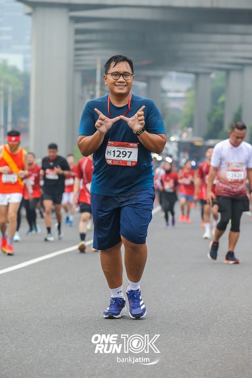 Race photo from ONE RUN 10 K