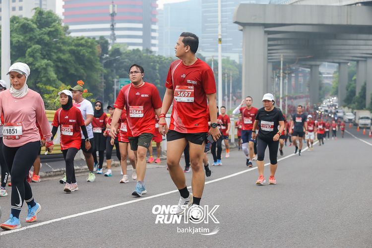 Race photo from ONE RUN 10 K