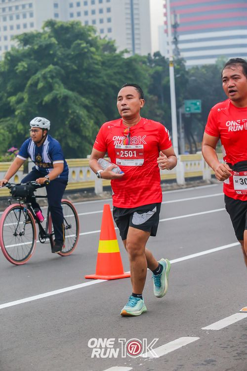 Race photo from ONE RUN 10K 2025