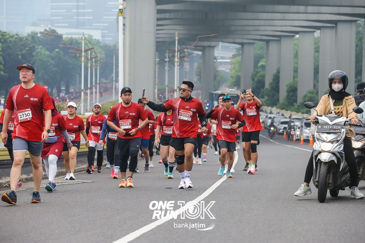 Race photo from ONE RUN 10 K