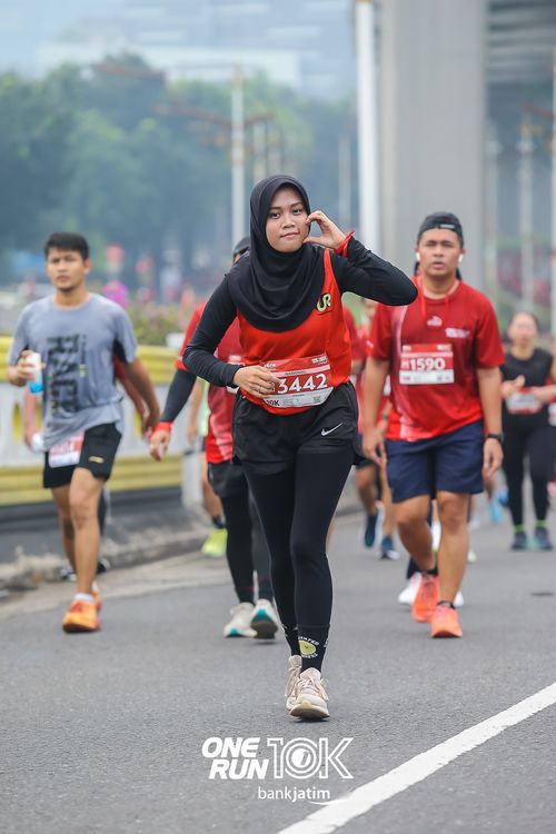 Race photo from ONE RUN 10 K