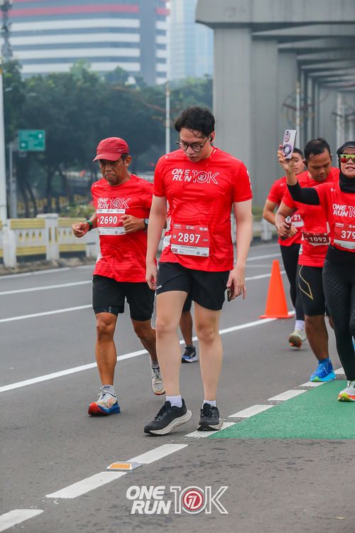 Race photo from ONE RUN 10K 2025
