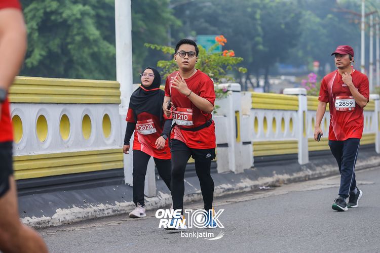 Race photo from ONE RUN 10 K