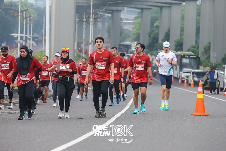 Race photo from ONE RUN 10 K