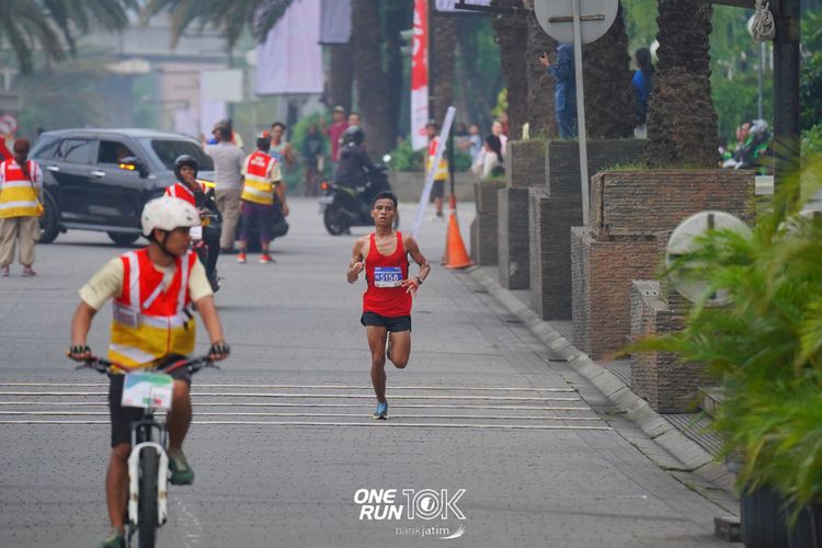 Race photo from ONE RUN 10 K