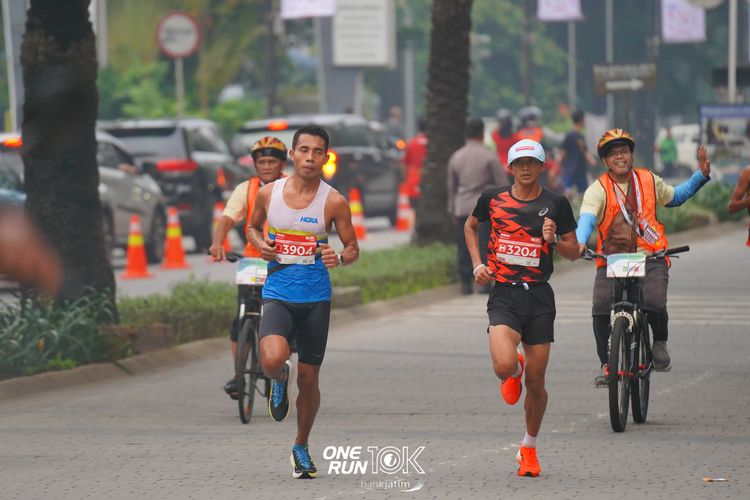 Race photo from ONE RUN 10 K