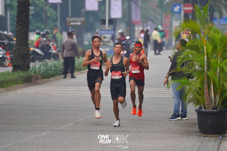 Race photo from ONE RUN 10 K