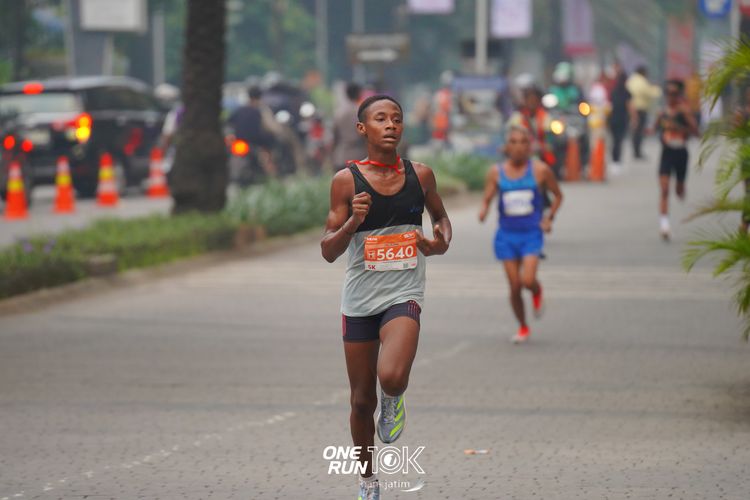 Race photo from ONE RUN 10 K