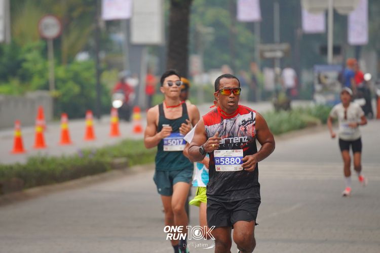 Race photo from ONE RUN 10 K