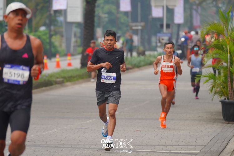 Race photo from ONE RUN 10 K