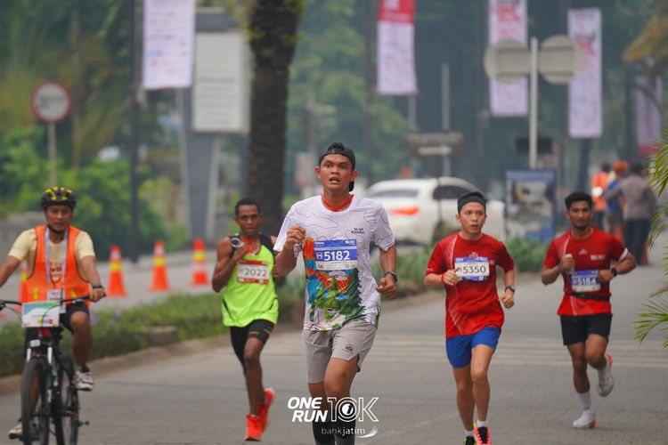 Race photo from ONE RUN 10 K