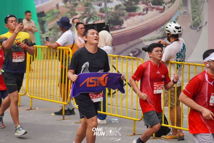 Race photo from ONE RUN 10 K