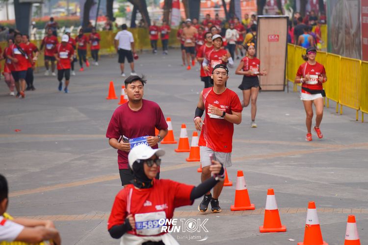 Race photo from ONE RUN 10 K
