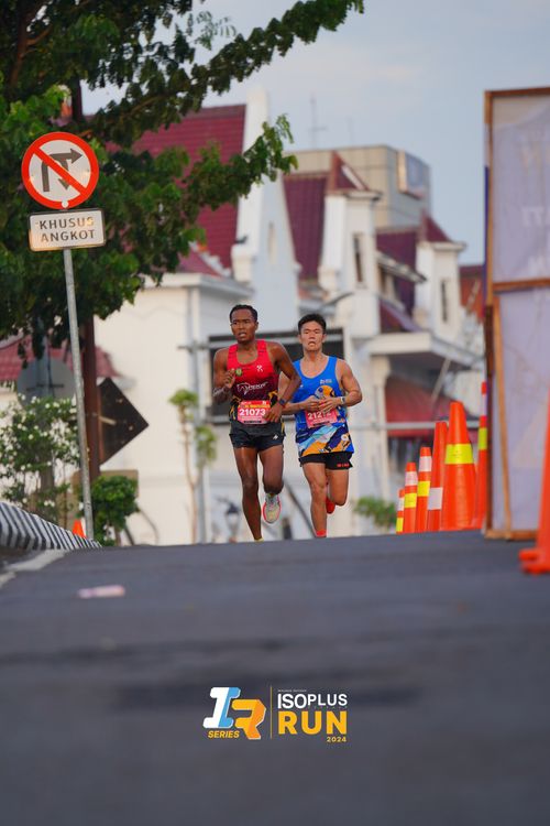 Race photo from Isoplus Run 2024 Surabaya