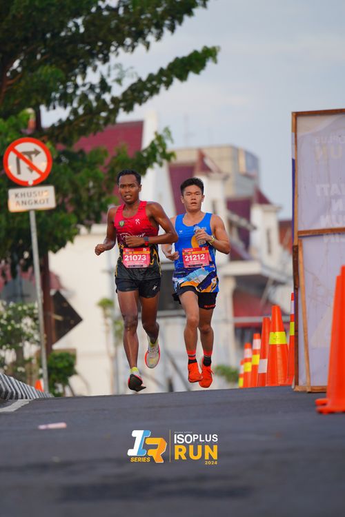 Race photo from Isoplus Run 2024 Surabaya