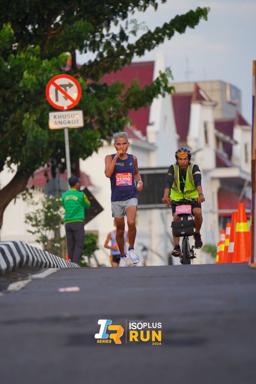 Race photo from Isoplus Run 2024 Surabaya