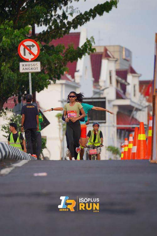 Race photo from Isoplus Run 2024 Surabaya