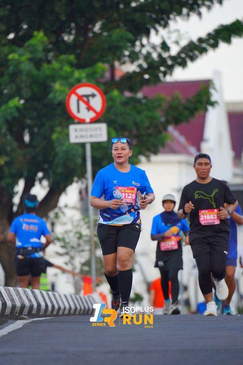 Race photo from Isoplus Run 2024 Surabaya