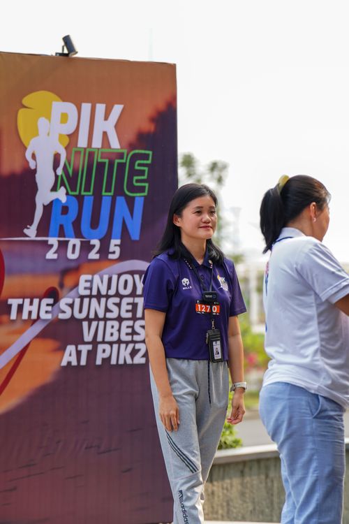 Race photo from PIK NITE RUN VIBES
