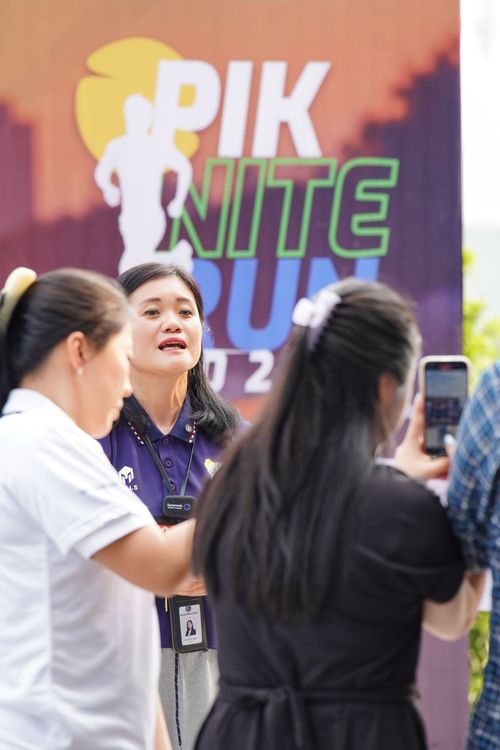 Race photo from PIK NITE RUN VIBES