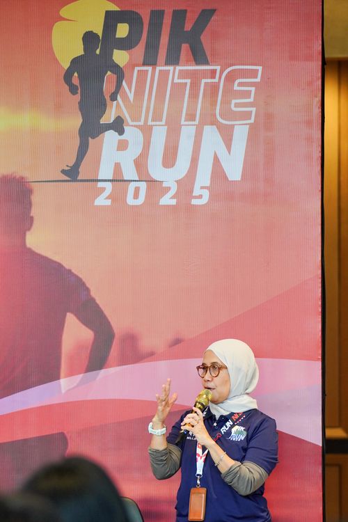 Race photo from PIK NITE RUN VIBES