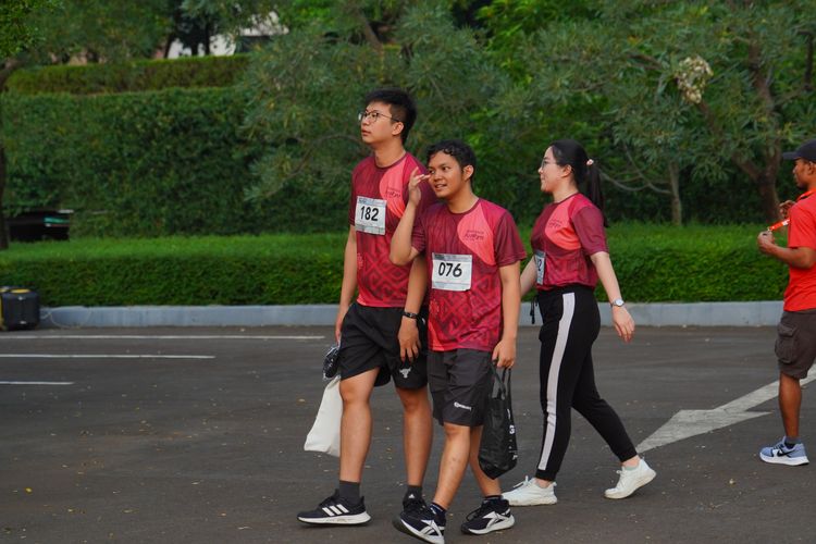 Race photo from Assurance Fun Run 2024