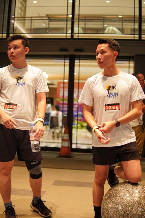 Race photo from PIK NITE RUN VIBES