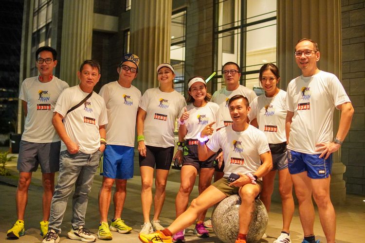 Race photo from PIK NITE RUN VIBES