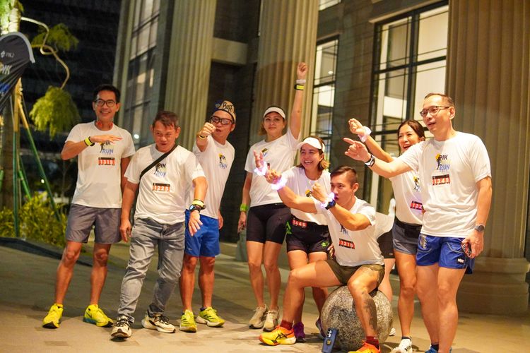 Race photo from PIK NITE RUN VIBES