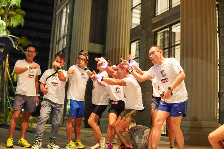 Race photo from PIK NITE RUN VIBES