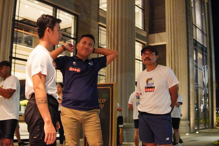 Race photo from PIK NITE RUN VIBES