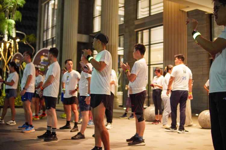 Race photo from PIK NITE RUN VIBES