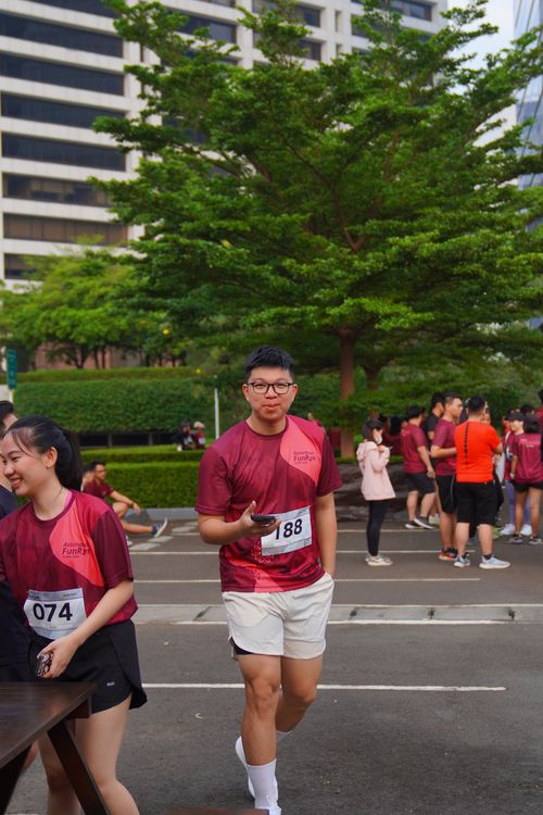 Race photo from Assurance Fun Run 2024