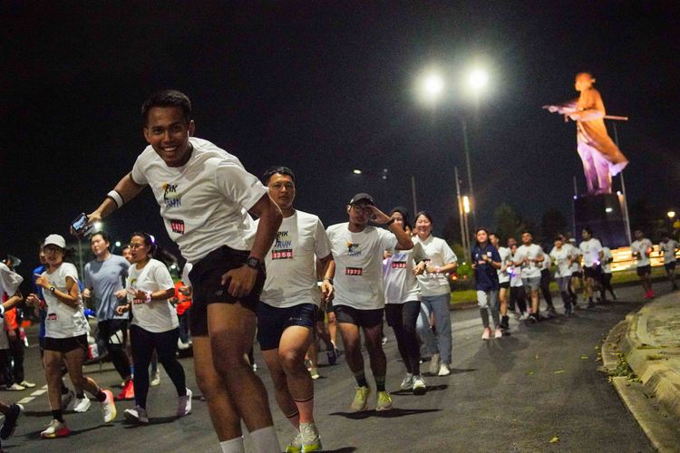 Race photo from PIK NITE RUN VIBES